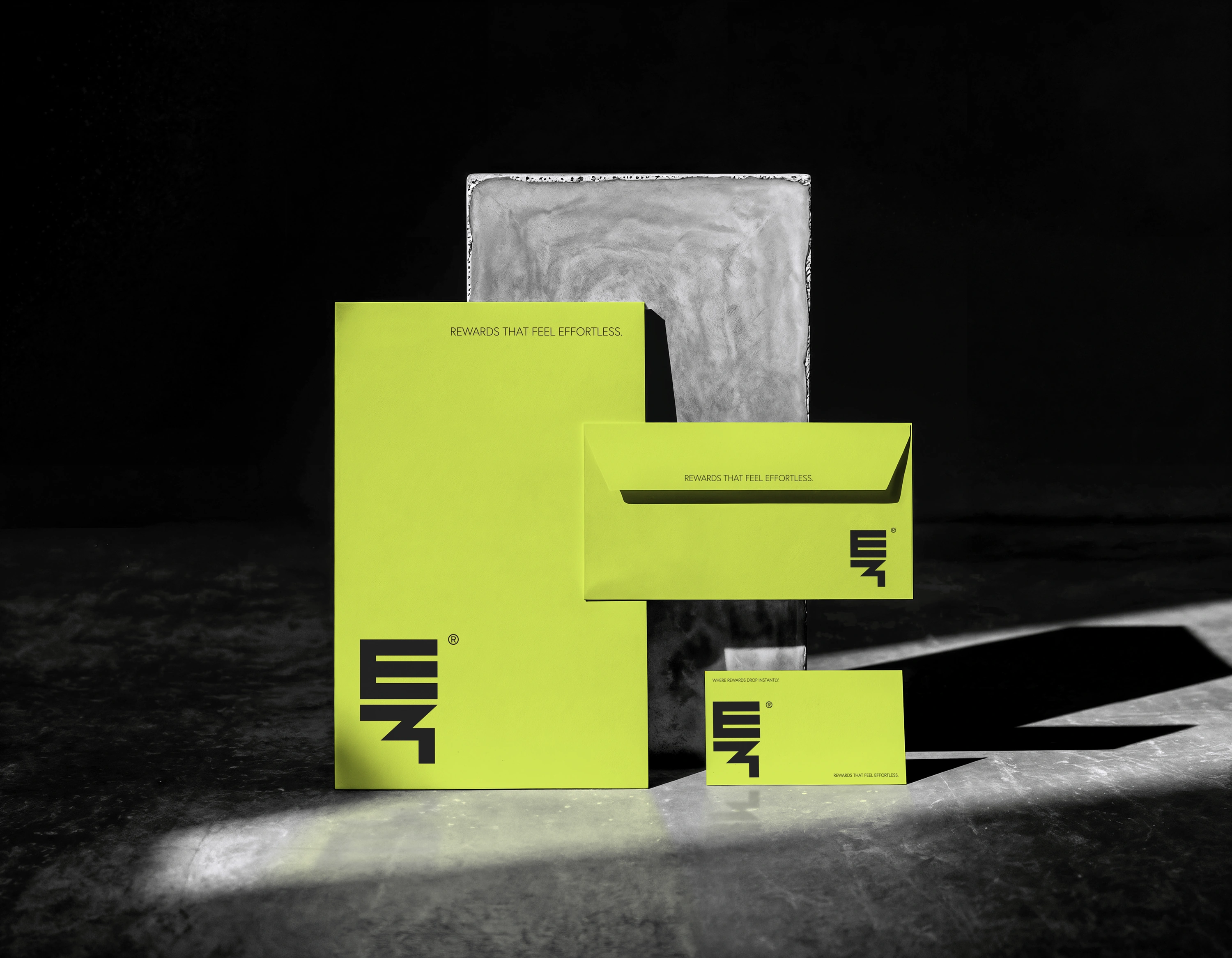 툭 Brand Identity, Digital